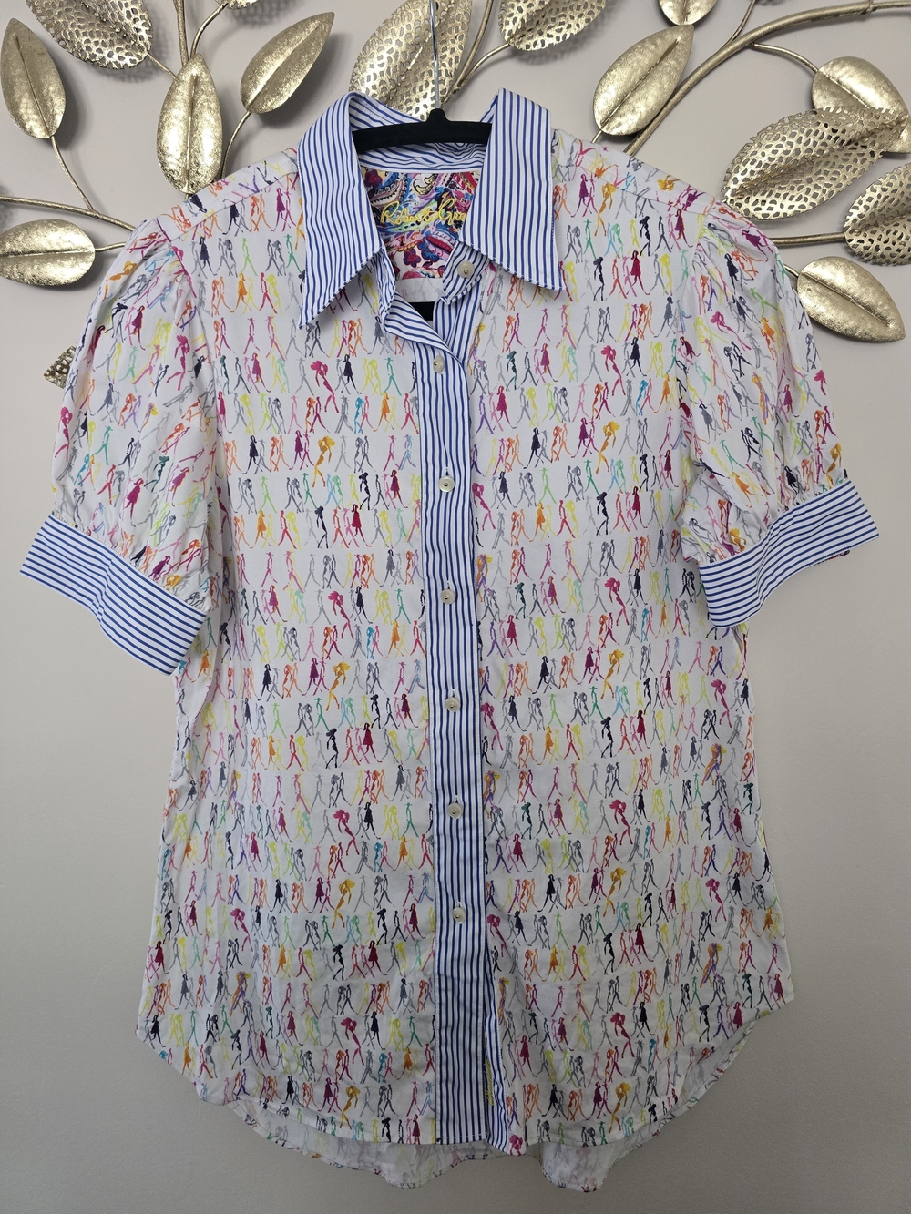 Robert Graham White Blouse with Multicolor Figure Print and Blue Stripe Trim